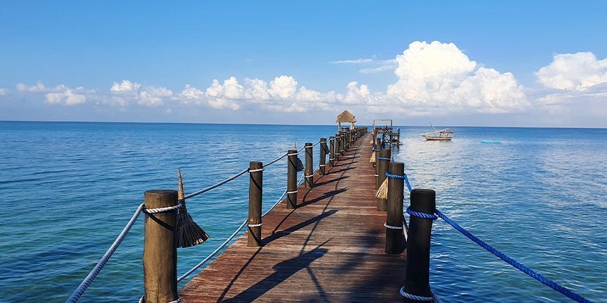 Lang anløbsbro på Zanzibar
