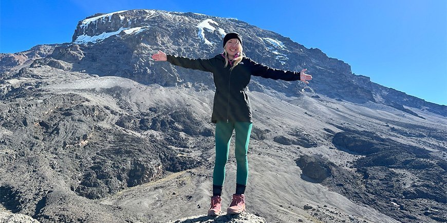 Kvinde oå Kilimanjaro