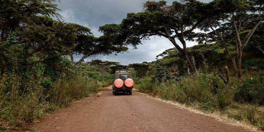 dramatiske, mørke skyer i Tanzania