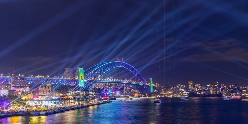 Vivid Sydney lysfestival med lys over Harbour Bridge