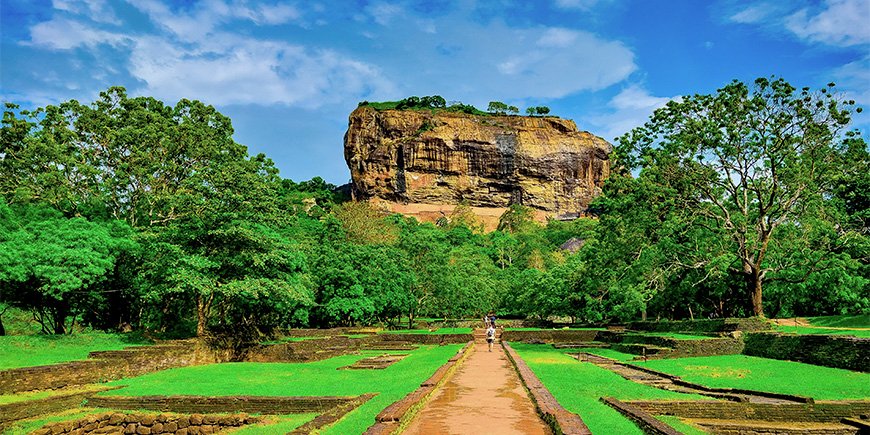 blå himmel ved Sigiriya i Sri Lanka